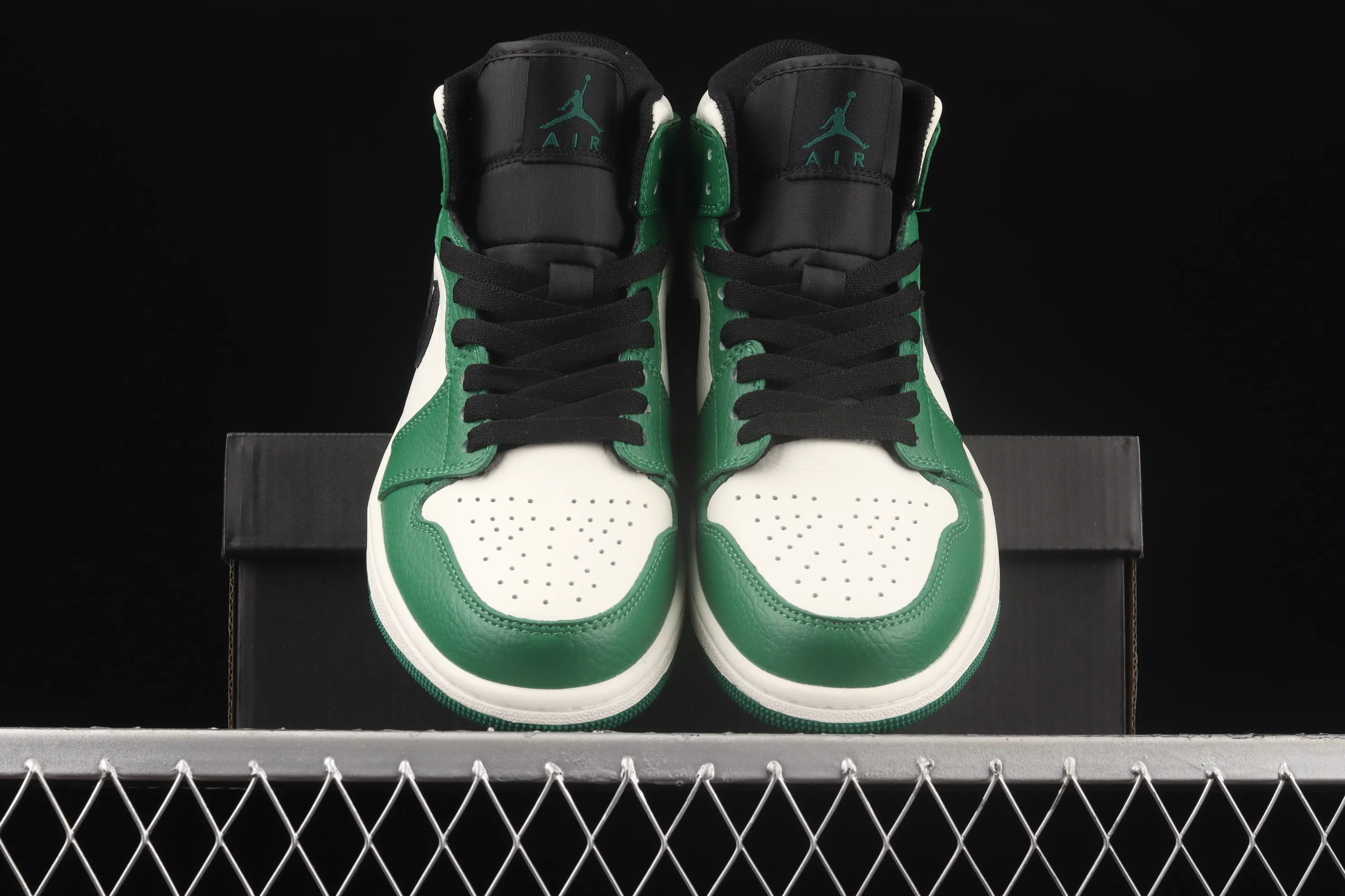 All categories Air Jordan Jordan series basketball shoes Air Jordan 1 Mid Air Jordan 1 Mid "Pine Green" AJ1 Joe 1 refreshing green toe China basketball shoes 852542-301